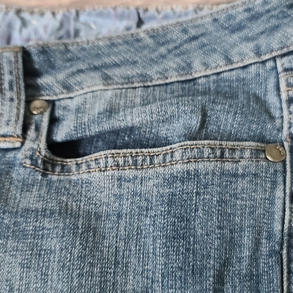 Arizona Jean Co. medium wash jean shorts with 10" inseam - Picture 6 of 8